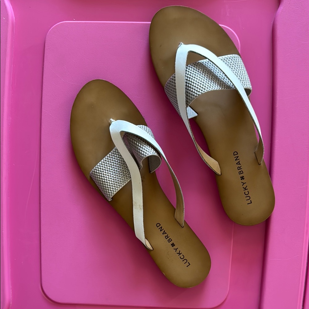 Lucky Brand White And Tan FlipFlop Sandals